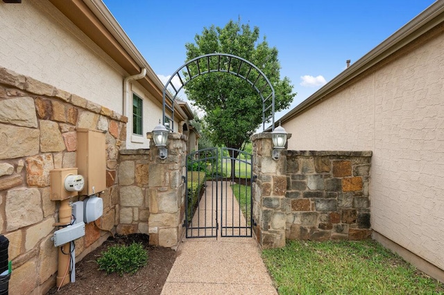 105 Outcrop View Ln, Austin, TX 78738 - view of gate