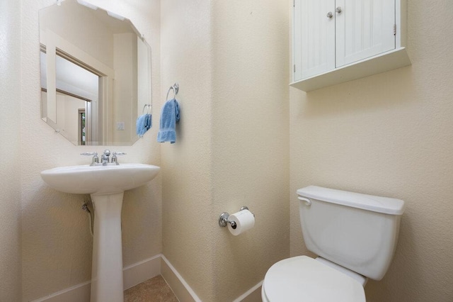105 Outcrop View Ln, Austin, TX 78738 - half bathroom featuring toilet