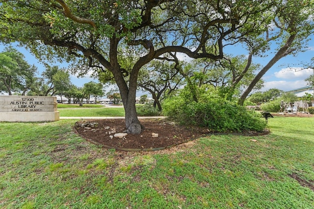 12404 Wycliff Ln, Austin, TX 78727 - view of green lawn