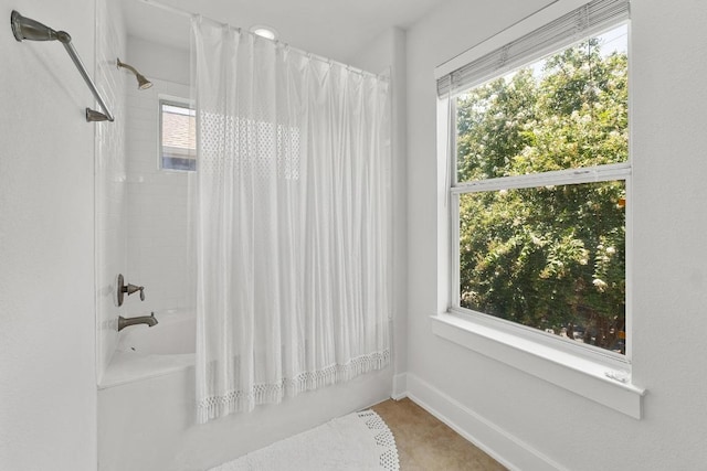 1601 Miriam Ave Unit 100, Austin, TX 78702 - full bathroom featuring shower / tub combo with curtain and baseboards
