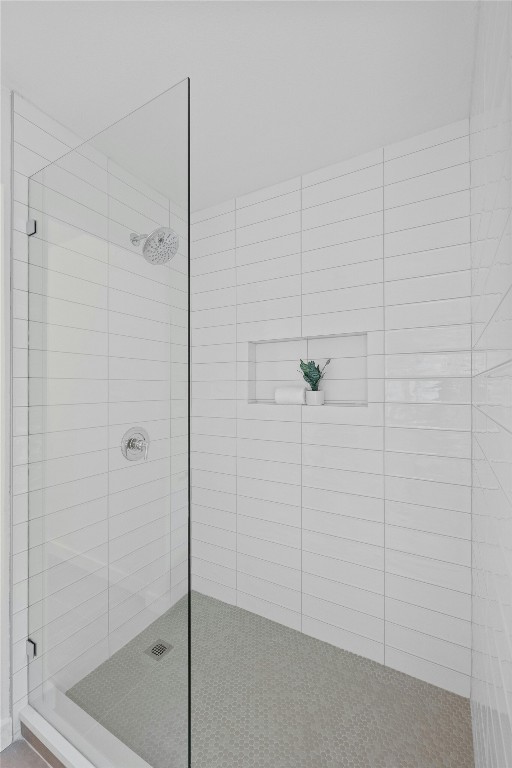 6721 Lost Vly, Austin, TX 78745 - bathroom featuring a tile shower