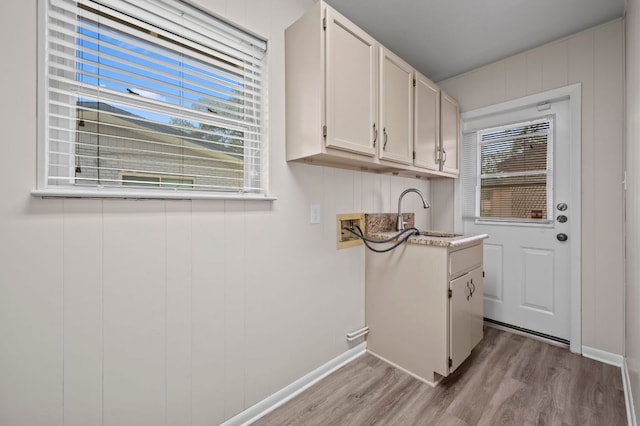 11705 Oak Trl, Austin, TX 78753 - laundry room featuring light wood finished floors, hookup for a washing machine, and cabinet space