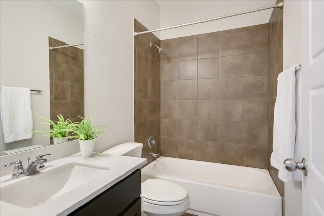 9516 Hunter Ln, Austin, TX 78748 - bathroom with vanity and bathing tub / shower combination