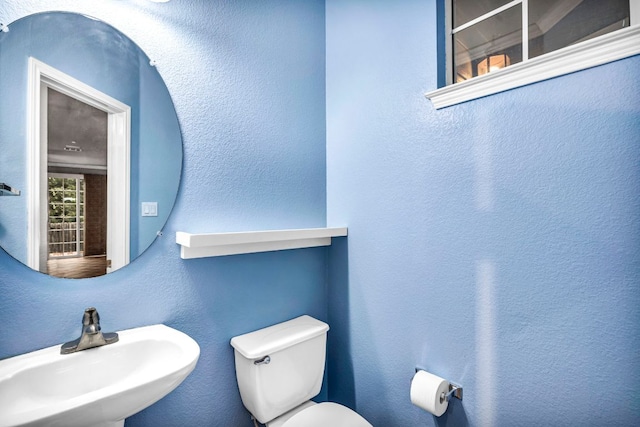 8518 Cahill Dr Unit 23, Austin, TX 78729 - bathroom featuring a textured wall