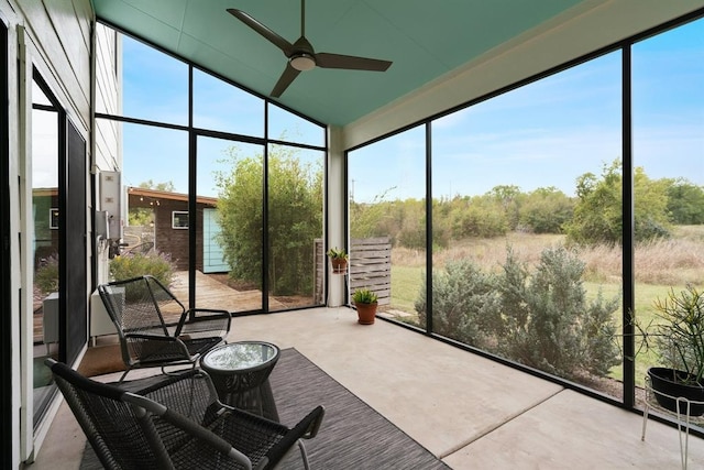 5725 Toscana Ave, Austin, TX 78724 - sunroom / solarium featuring ceiling fan and lofted ceiling