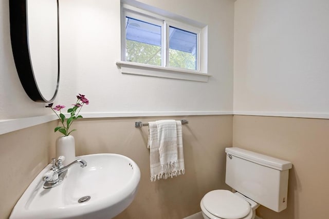 5912 Highland Hills Dr, Austin, TX 78731 - bathroom with a sink and toilet