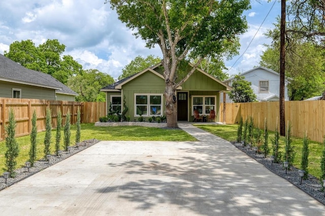 815 Fir Ln, Lockhart, TX 78644 - view of front of home featuring a fenced backyard and board and batten siding