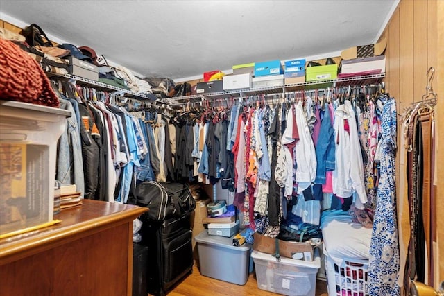 17205 County Line Rd, Elgin, TX 78621 - walk in closet featuring wood finished floors