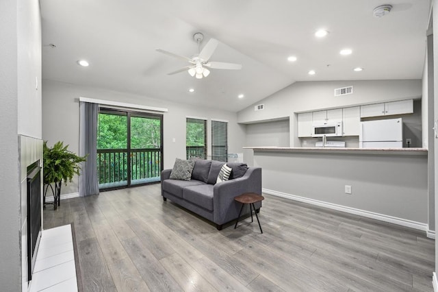 3839 Dry Creek Dr Unit 207, Austin, TX 78731 - living room with a ceiling fan, wood finished floors, vaulted ceiling, and recessed lighting