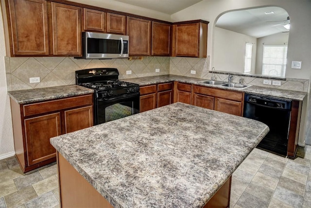 306 Grutsch Dr, Bastrop, TX 78602 - kitchen featuring black appliances, ceiling fan, tasteful backsplash, and a kitchen island