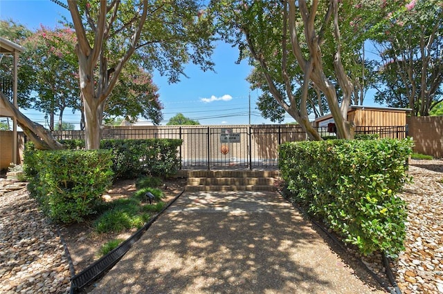 611 E 45th St Unit 8, Austin, TX 78751 - view of gate