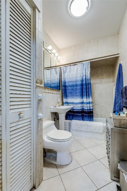 1506 Alguno Rd, Austin, TX 78757 - full bathroom with shower / tub combo with curtain, tile patterned flooring, and tile walls