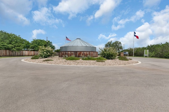 209 Burnet Oaks Dr, Burnet, TX 78611 - view of front of house featuring curved driveway