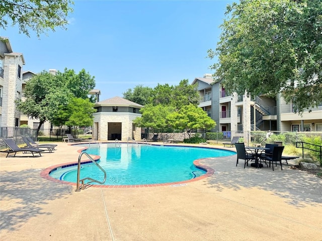 2320 Gracy Farms Ln Unit 1432, Austin, TX 78758 - community pool with a patio area