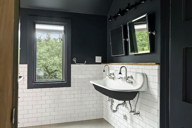 913 Christopher St, Austin, TX 78704 - bathroom featuring tile walls and wainscoting