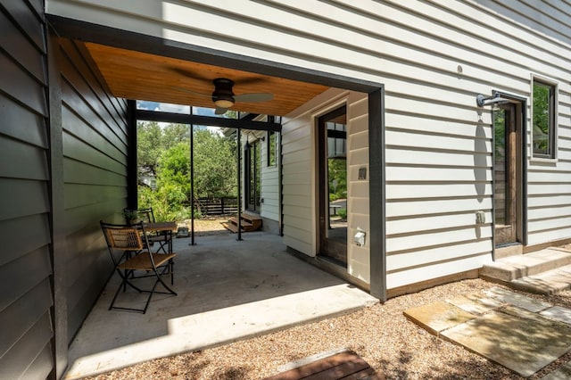 913 Christopher St, Austin, TX 78704 - view of patio featuring a ceiling fan
