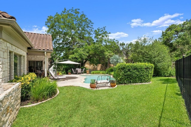 9 Heatherbloom Ln, The Hills, TX 78738 - fenced backyard featuring a patio area