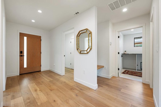 2517 Great Oaks Pkwy, Austin, TX 78756 - foyer entrance featuring light wood-type flooring and recessed lighting