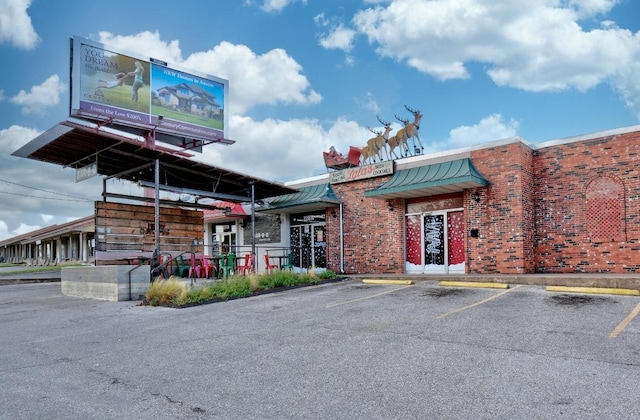 2613 Geraghty Ave, Austin, TX 78757 - view of building exterior featuring uncovered parking