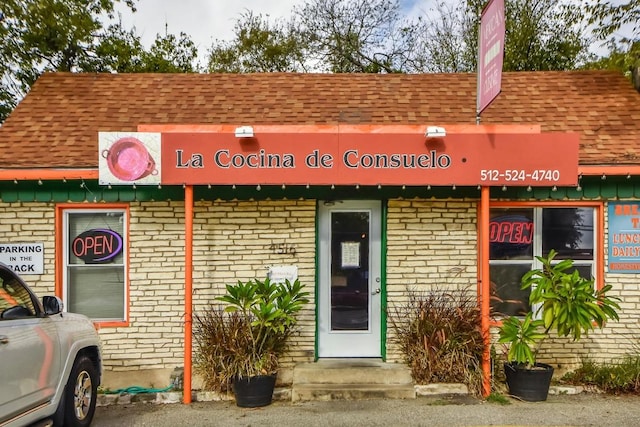 2613 Geraghty Ave, Austin, TX 78757 - view of building exterior with entry steps