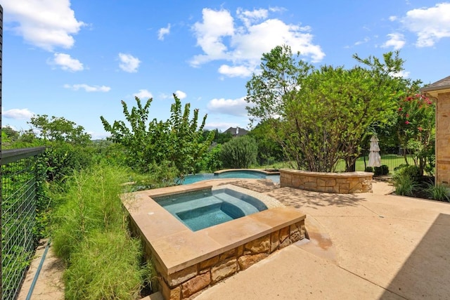 908 Lakewood Hills Ter, Austin, TX 78732 - outdoor pool featuring an in-ground hot tub and a patio