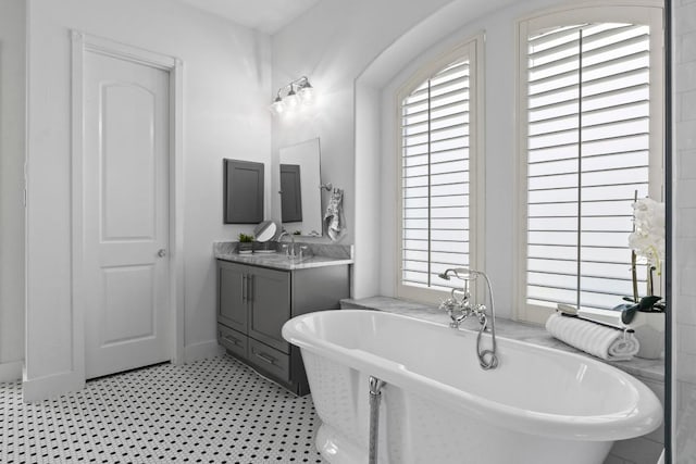 908 Lakewood Hills Ter, Austin, TX 78732 - full bath featuring a soaking tub and vanity