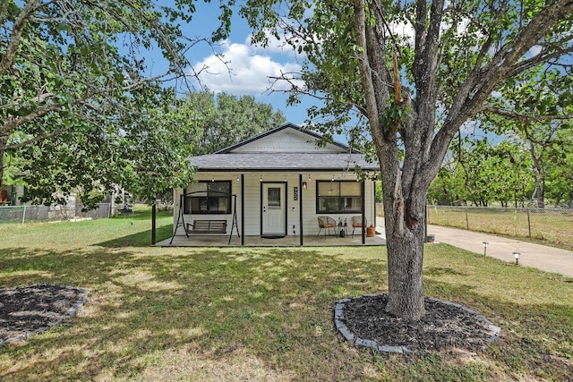 902 Linden St, Bastrop, TX 78602 - view of front of home featuring covered porch