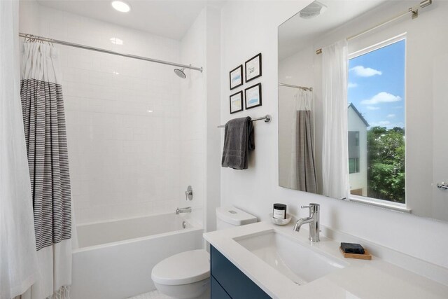 3100 Menchaca Rd Unit 24, Austin, TX 78704 - full bathroom featuring vanity, shower / tub combo, and plenty of natural light