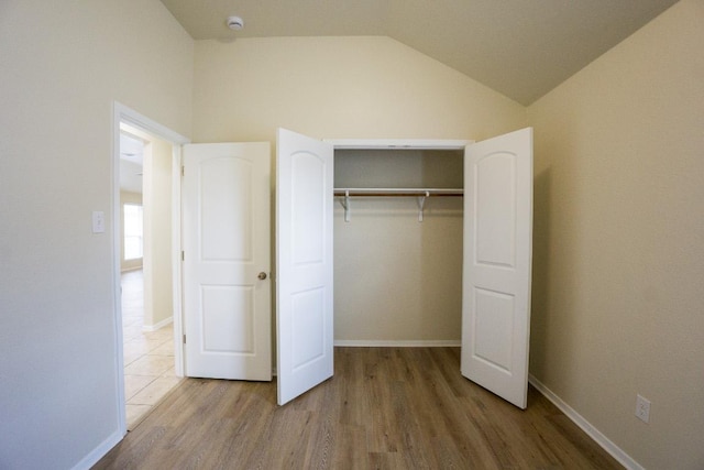 5865 Urbano Bnd, Round Rock, TX 78665 - unfurnished bedroom with wood finished floors, vaulted ceiling, and a closet