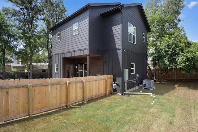 5304 Samuel Huston Ave Unit B, Austin, TX 78721 - rear view of property featuring a fenced backyard