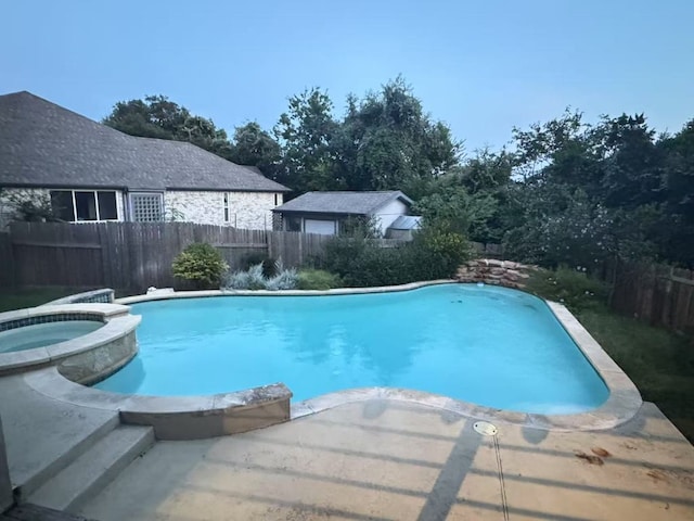10204 Tenava Ct, Austin, TX 78726 - view of swimming pool featuring a pool with connected hot tub, a fenced backyard, and a patio