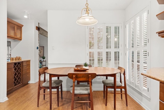 605 Flamingo Blvd, Lakeway, TX 78734 - dining area with light wood finished floors and a barn door