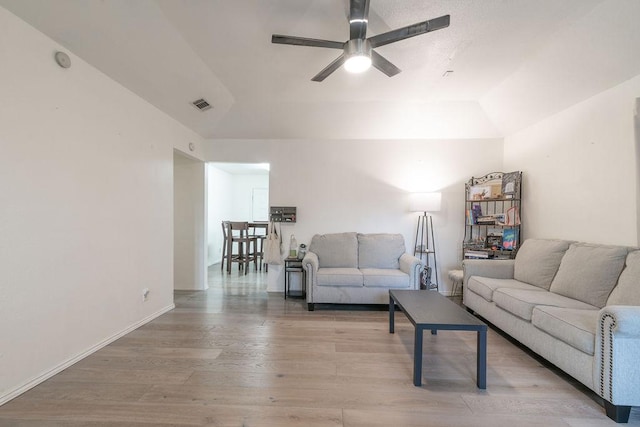 1106 Saucedo St, Austin, TX 78721 - living room featuring light wood finished floors and ceiling fan