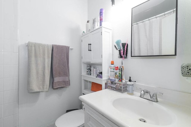 1106 Saucedo St, Austin, TX 78721 - full bathroom with vanity and a shower with curtain
