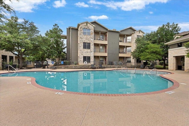 2320 Gracy Farms Ln Unit 918, Austin, TX 78758 - community pool with a patio area