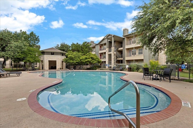 2320 Gracy Farms Ln Unit 918, Austin, TX 78758 - community pool with a patio area
