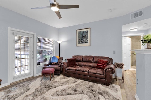 2320 Gracy Farms Ln Unit 918, Austin, TX 78758 - living room featuring light wood-style flooring and a ceiling fan