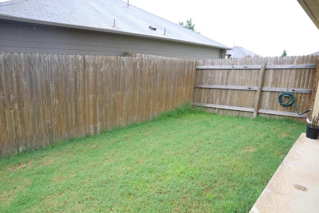 184 Voss St, Kyle, TX 78640 - view of yard