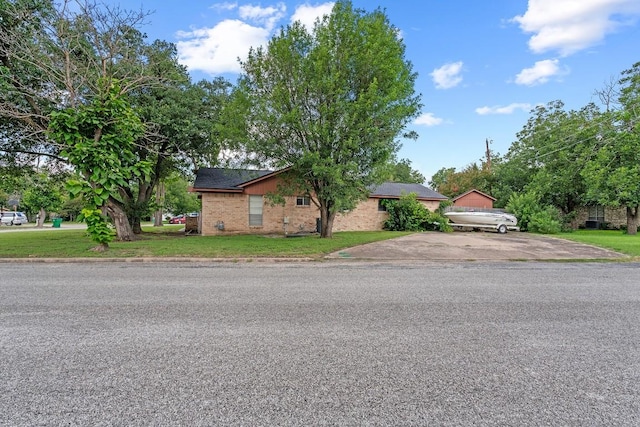 2400 Grace St, Taylor, TX 76574 - photo 2