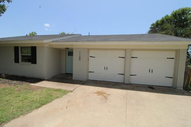 1109 W Lincoln Ave, Copperas Cove, TX 76522 - view of front of home with an attached garage