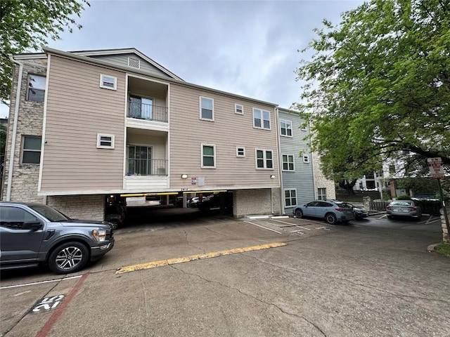 2414 Longview St Unit 301, Austin, TX 78705 - view of property featuring uncovered parking