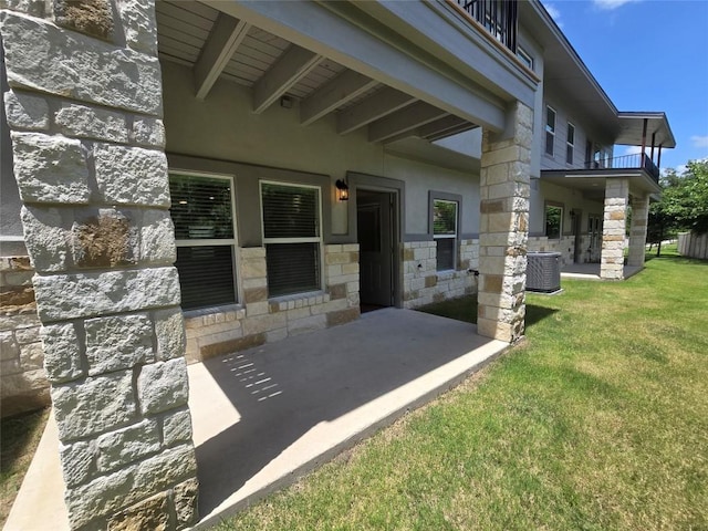 2105 Tiger Trl Unit 702, Round Rock, TX 78664 - patio / terrace with a patio and a yard