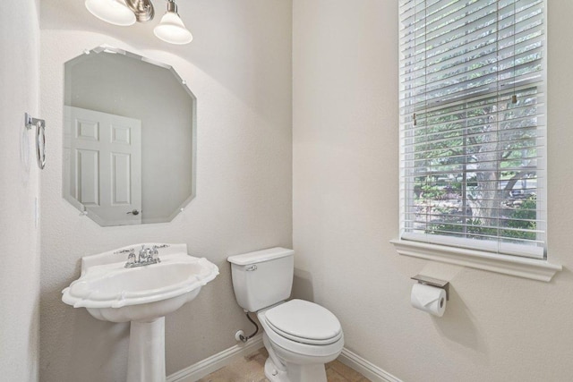 11421 Dona Villa Dr, Austin, TX 78726 - half bath featuring toilet and baseboards