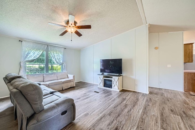8710 Lucinda Dr, Elgin, TX 78621 - photo 6
