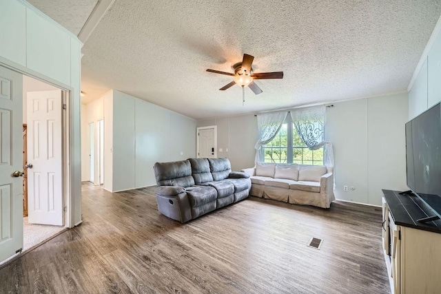 8710 Lucinda Dr, Elgin, TX 78621 - photo 7