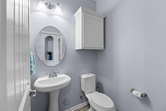 1702 Ambling Trl, Cedar Park, TX 78613 - bathroom featuring toilet and baseboards