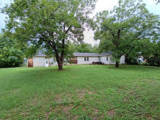 112 W Ila St, Elgin, TX 78621 - view of grassy yard