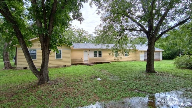 112 W Ila St, Elgin, TX 78621 - view of front of home with crawl space, a front lawn, and a wooden deck