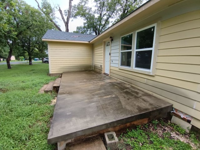 112 W Ila St, Elgin, TX 78621 - view of patio / terrace