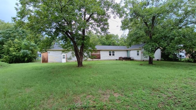 112 W Ila St, Elgin, TX 78621 - view of green lawn